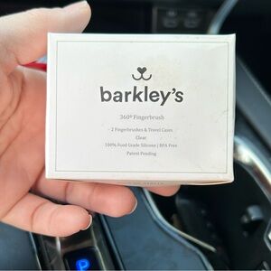 NWT - BARKLEY’S 360° Fingerbrush Set for Pets